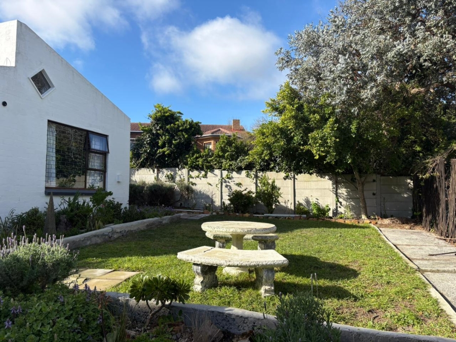 To Let  Bedroom Property for Rent in Capri Western Cape